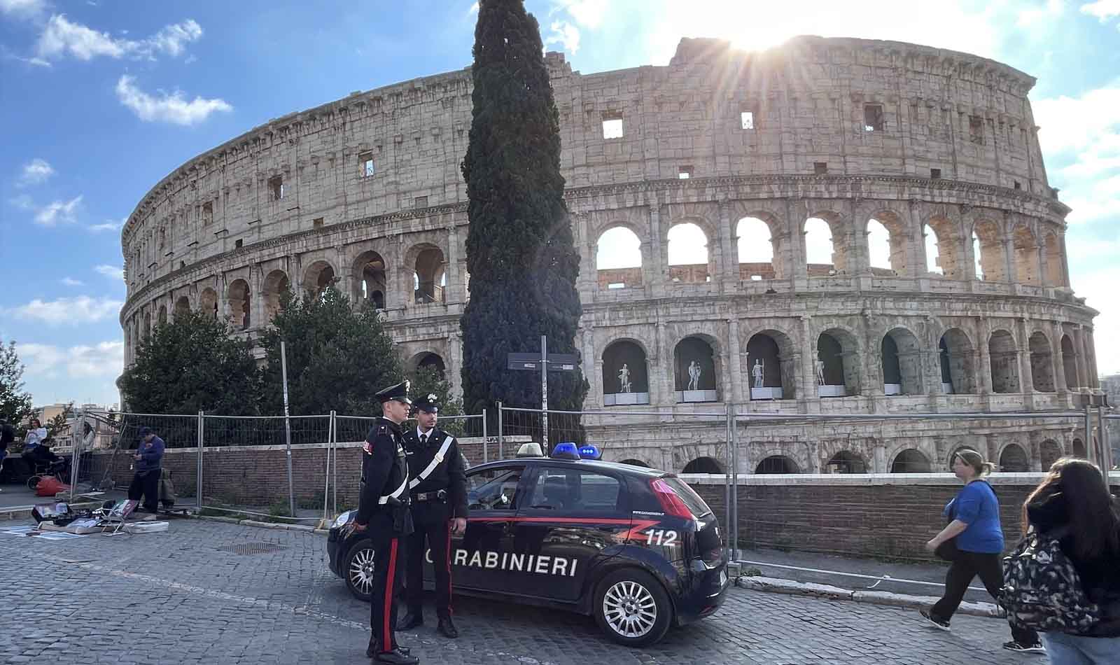 Roma, Carabinieri Colosseo Centro