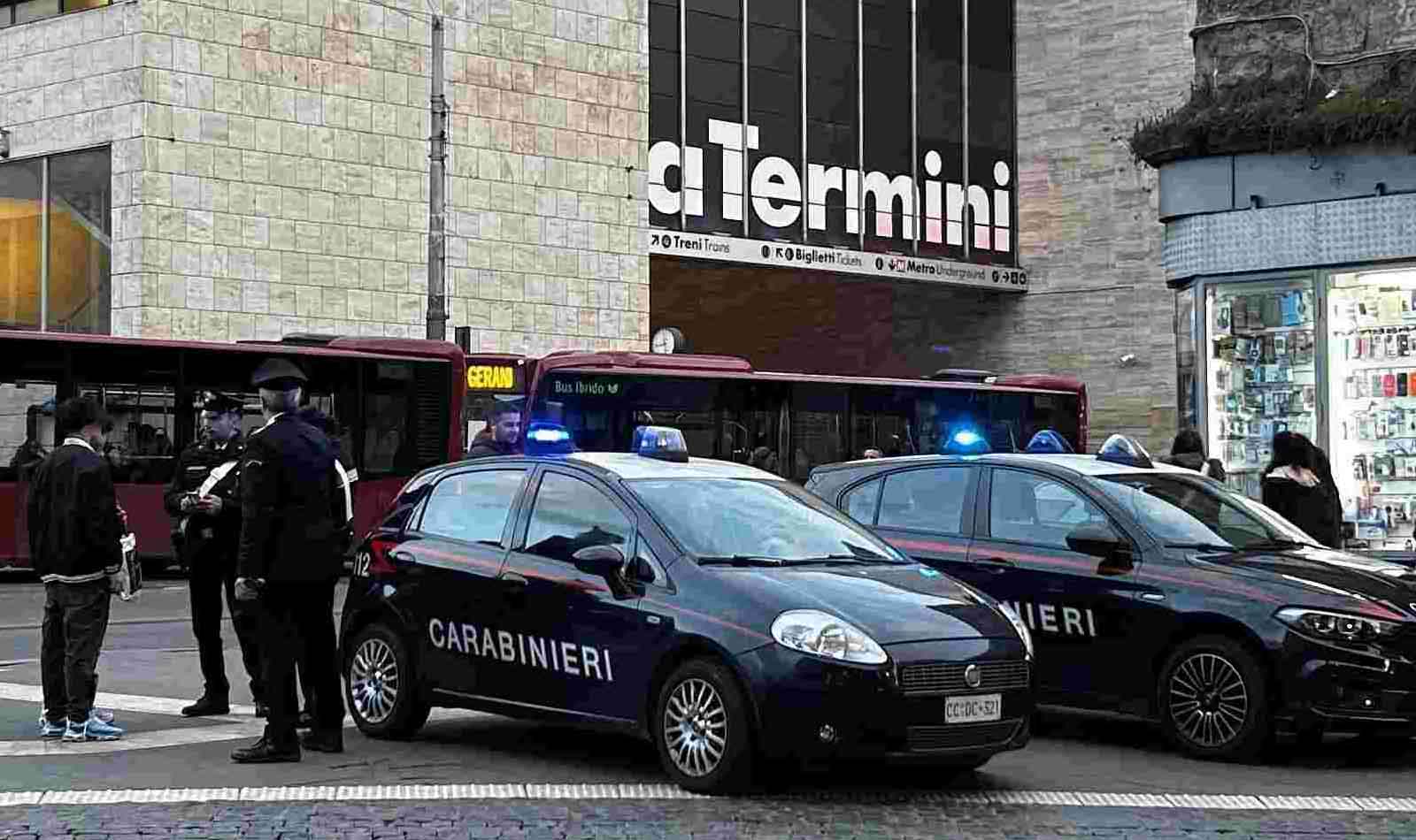 Roma, Carabinieri a Termini