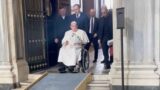 Roma, nuova visita a sorpresa di Papa Francesco: in preghiera nella basilica di Santa Maria Maggiore