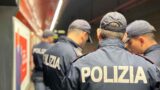 Roma, borseggiatore deruba un anziano sulla metro A: un agente fuori servizio vede tutto e lo arresta