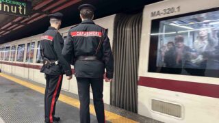 Roma, arrestati altri 4 borseggiatori nelle metro: una è pluripregiudicata