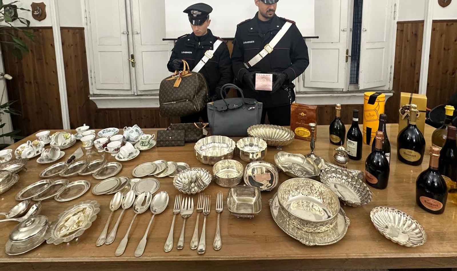 Roma, maxi furto da 150mila euro ladri acrobati arrestati tra i tetti del centro storico