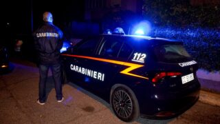 Roma, picchiato dopo la fuga all’alt dei carabinieri: assolto il giovane, quattro militari sospesi dopo i video dell’arresto