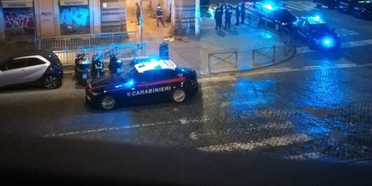 intervento carabinieri incendio Esquilino clochard