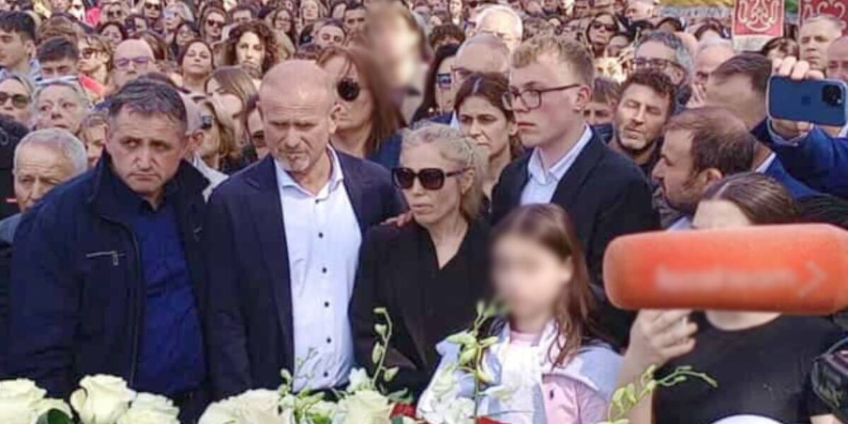 Funerali Ilaria Sula, il padre alle esequie