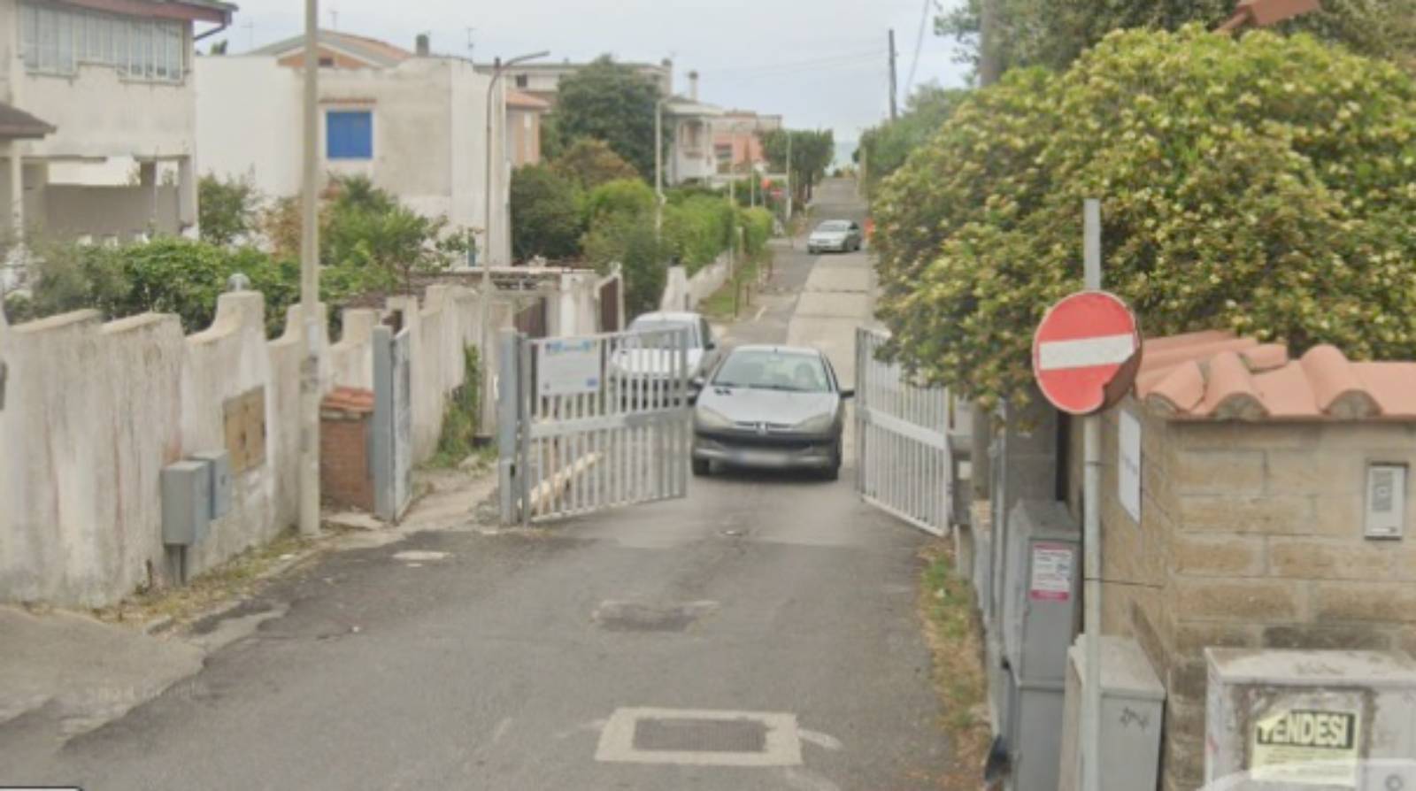 Ardea, uno dei cancelli contesi a Tor San Lorenzo
