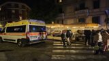 Paura a Roma, automobilista si schianta con l’auto sui tavolini di un ristorante a piazza Crati (FOTO)