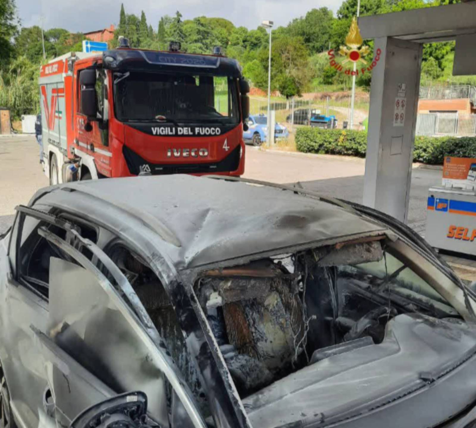 Roma, il benzinaio andato in fiamme