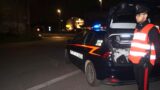 Tivoli: rubano birra, pestano il fruttivendolo e aggrediscono i carabinieri