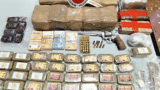 Roma, nasconde in casa armi, droga e 20mila euro: arrestato 30enne