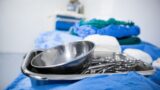 Sospeso dall’attività medica stava operando: fermato dai Nas di Roma, è il medico indagato per la morte di Simonetta Kalfus