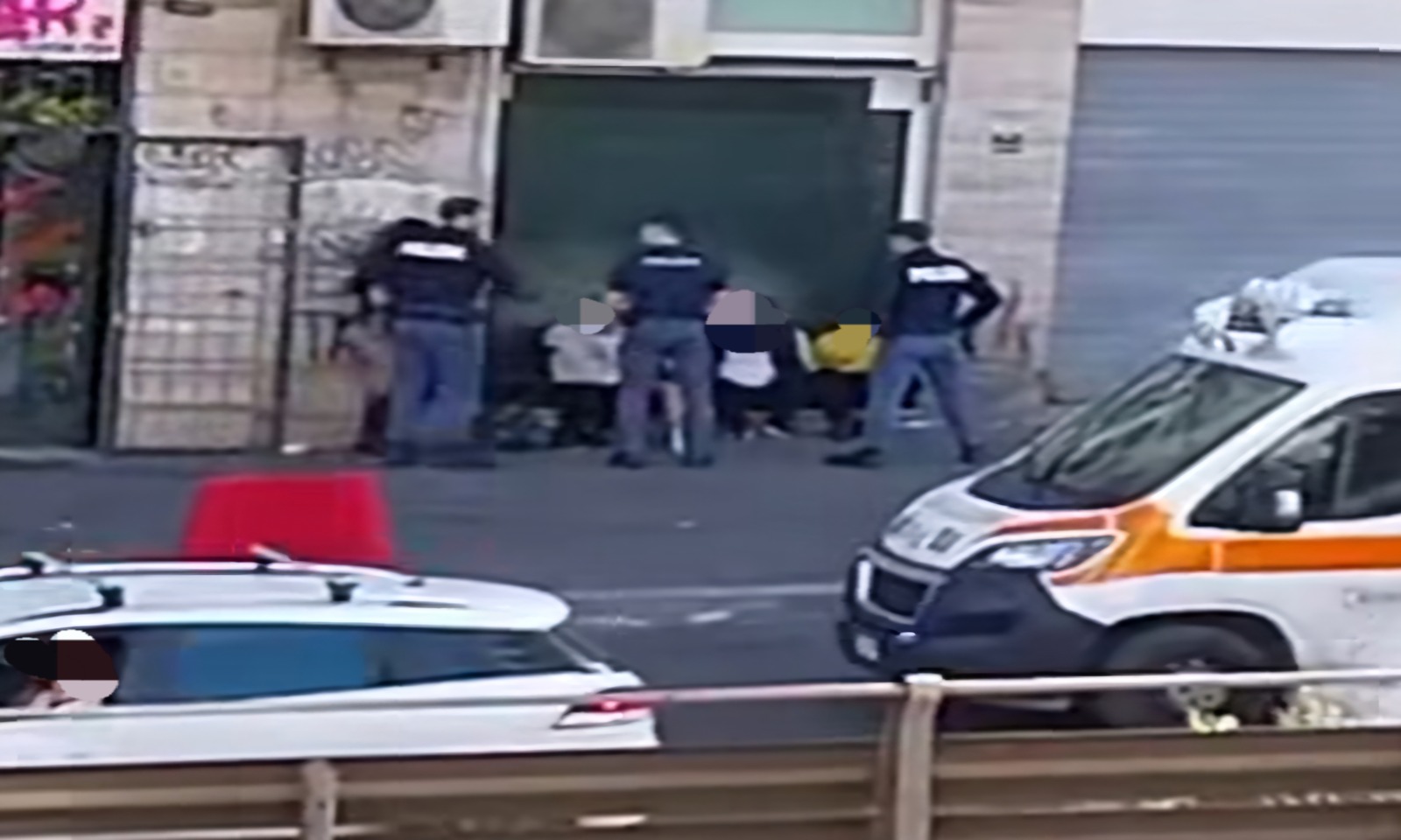 Maxi rissa sulla Casilina a Roma