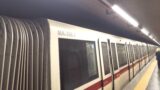 Roma, rissa con spray al peperoncino e bottiglie rotte nella metro A: panico tra i passeggeri