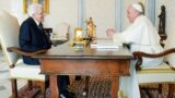 Cerimoniali tra forma e sostanza: dietro le quinte del potere tra Roma e il Vaticano