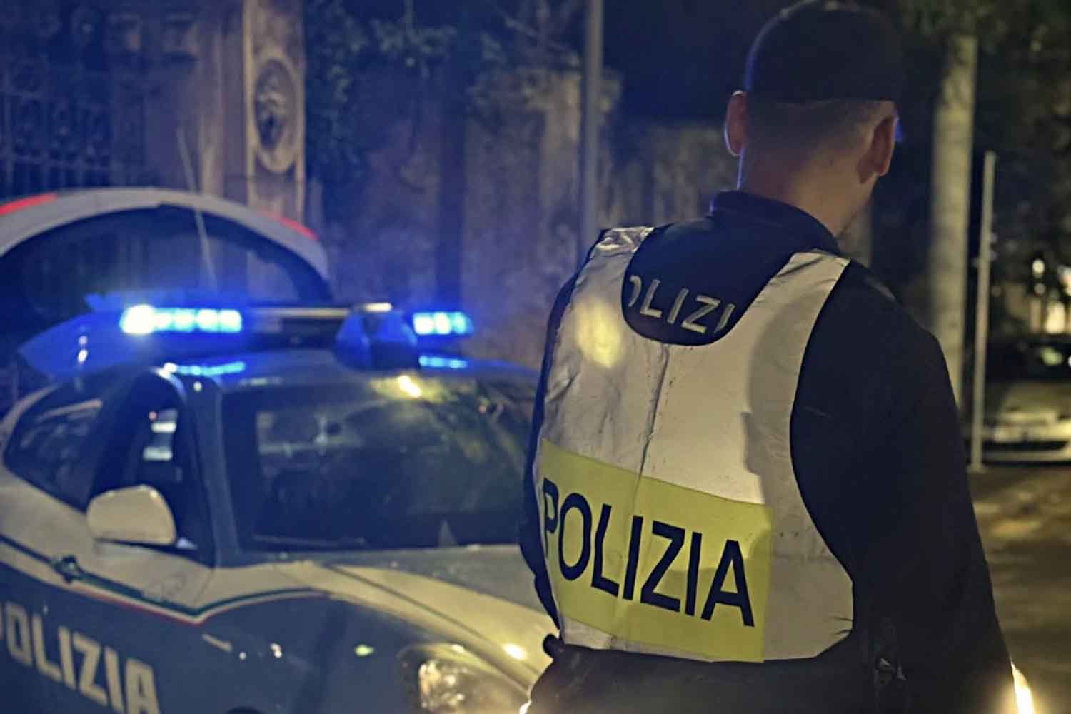 Polizia in azione di notte