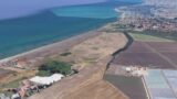 Fiumicino, 93 ettari di terreni pubblici vista mare passano al privato: la Giunta Rocca dice ‘Sì’
