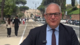 La “doppia faccia” di Roma: di Gualtieri in tour elettorale e dei cittadini tra rifiuti, trasporti in tilt e alberi tagliati