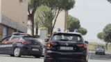 Roma, paura a Tor Bella Monaca: armato di coccio di bottiglia rapina 3 persone in poche ore