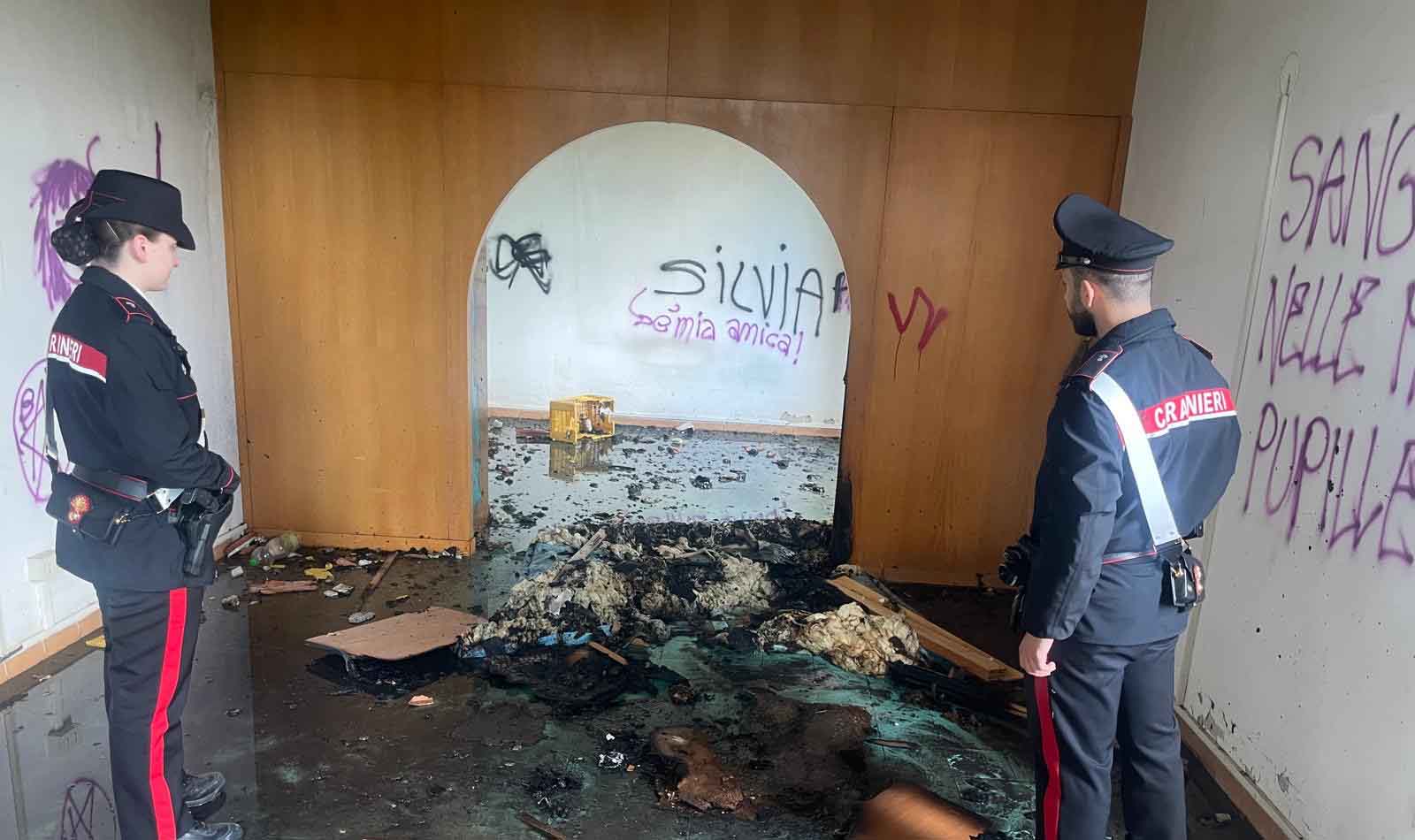 Roma, Carabinieri in azione a Capannelle per incendio