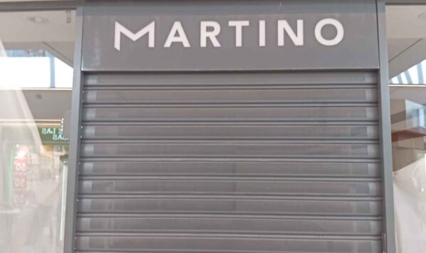 Roma, Centro Commerciale CinecittàDue negozio chiuso