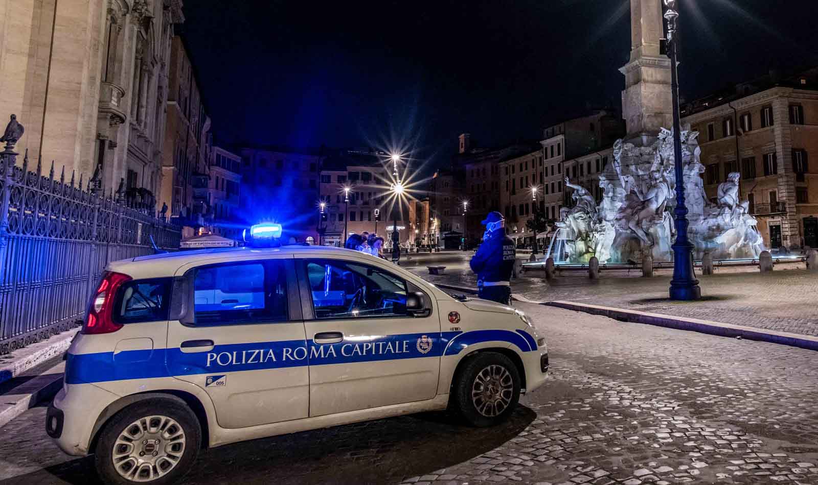 Roma, Polizia Locale in Piazza Navona