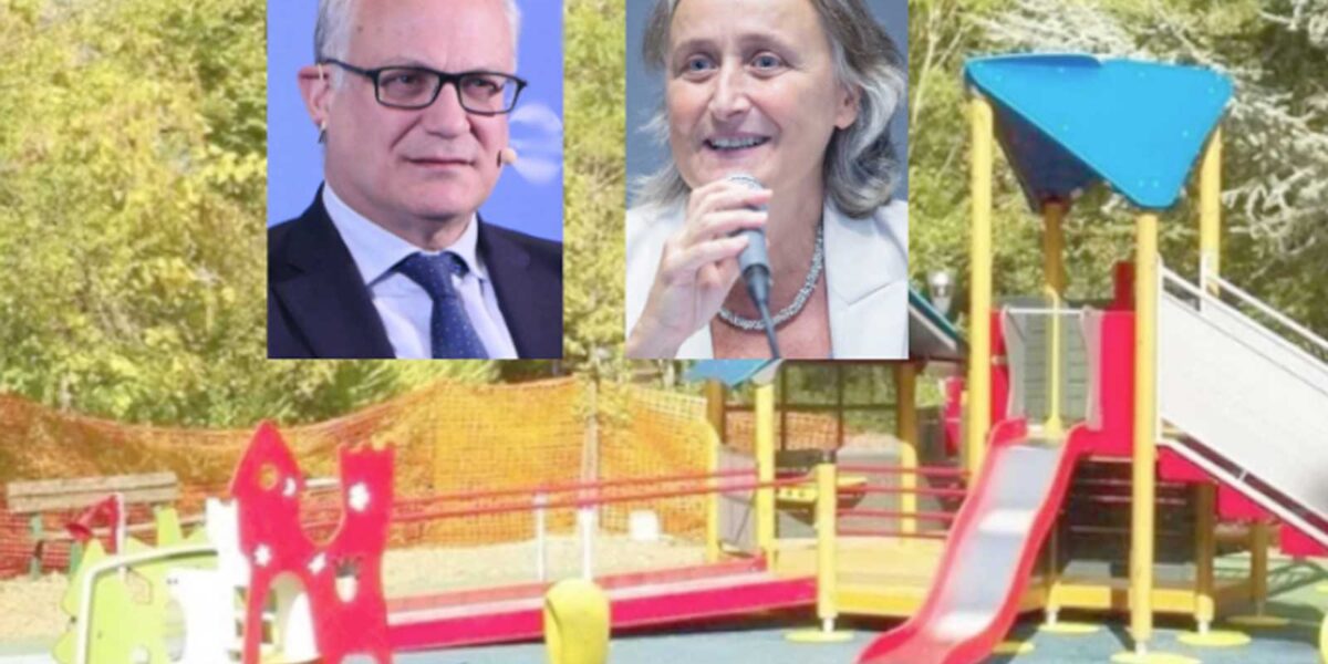Roma, sullo sfondo un'area gioco, in primo piano il sindaco Gualtieri e l'assessore all'Ambiente Sabrina Alfonsi