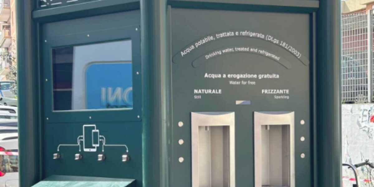 Roma, una casetta dell'acqua Acea
