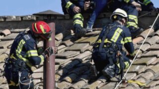 Roma, vanno a ruba le terrazze con vista sul comignolo in vista del Conclave: ecco le ‘tariffe’