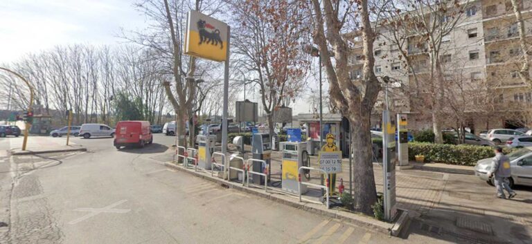 Roma, schiaffo all'Eni: i distributori comunali vanno a bando, foto Google Maps