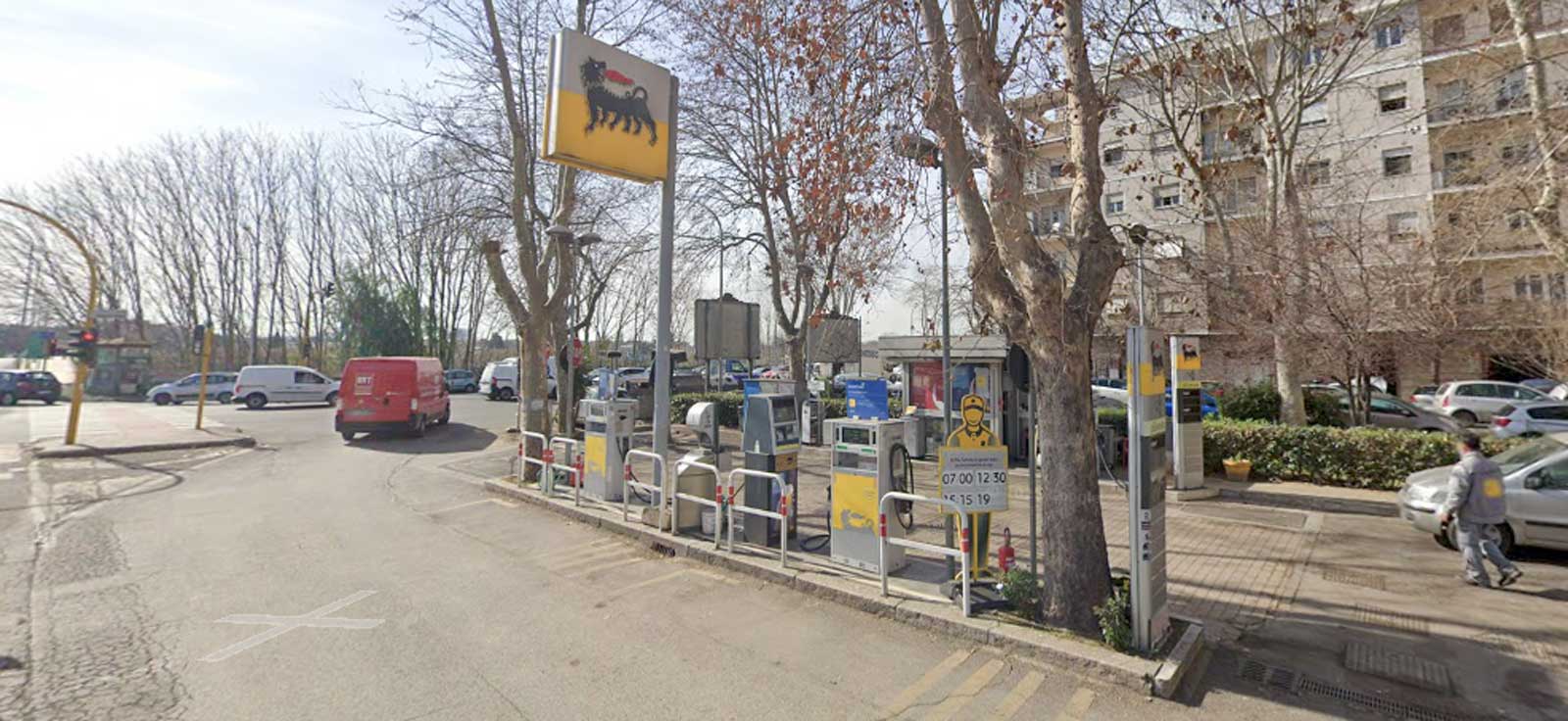 Roma, schiaffo all'Eni: i distributori comunali vanno a bando, foto Google Maps