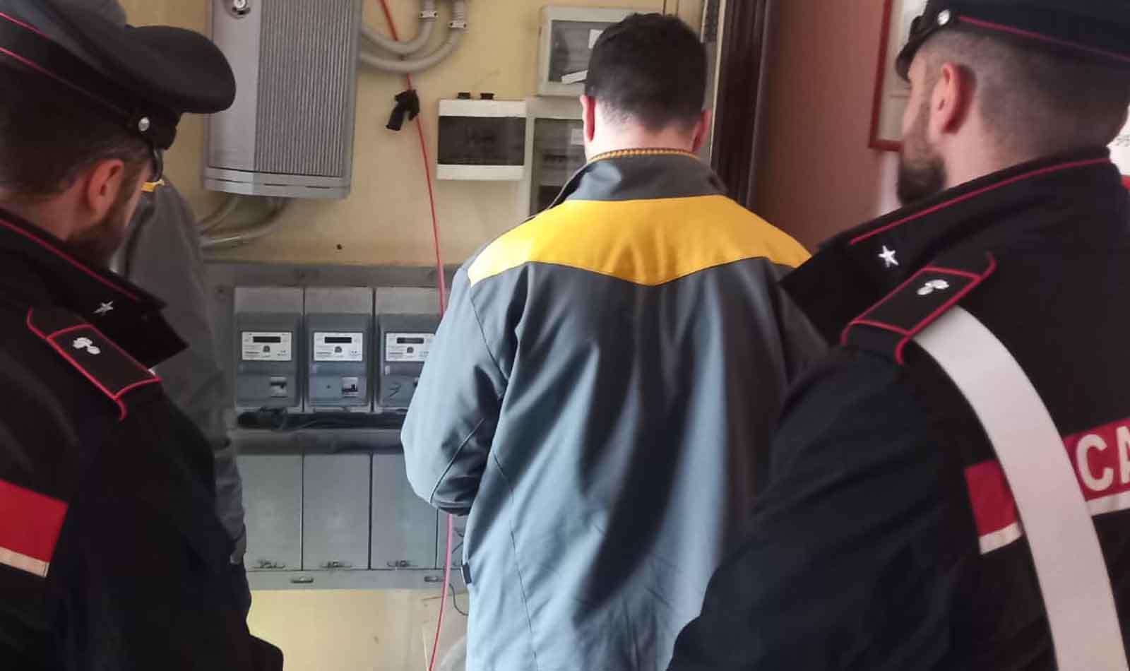 Roma, occupano casa e rubano elettricità alla Magliana arrestati madre e figlio