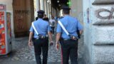 Roma, rapina in piazza Vittorio: colpisce un turista alla testa, gli ruba il cellulare e poi pretende 50 euro per restituirglielo