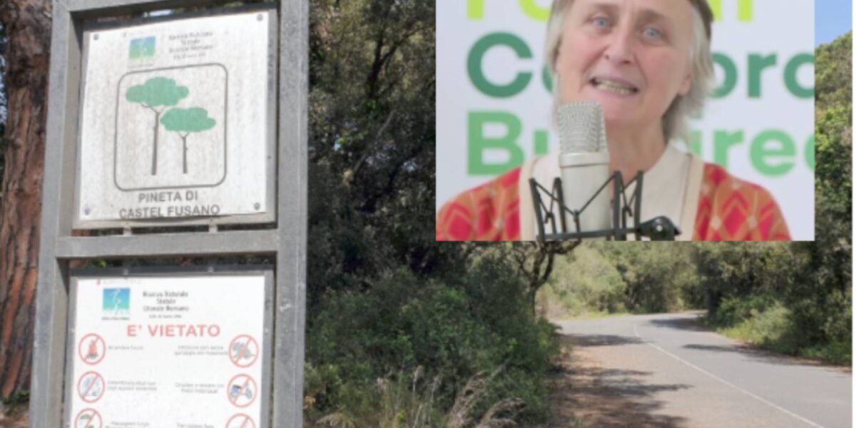 Ingresso della Pineta di Ostia, Roma, in primo piano l'assessore Sabrina Alfonsi