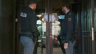 Roma, bar di Trastevere trasformato abusivamente in discoteca sovraffollata: locale sequestrato