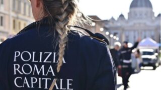 Roma, sequestrati mille articoli venduti illegalmente attorno piazza San Pietro