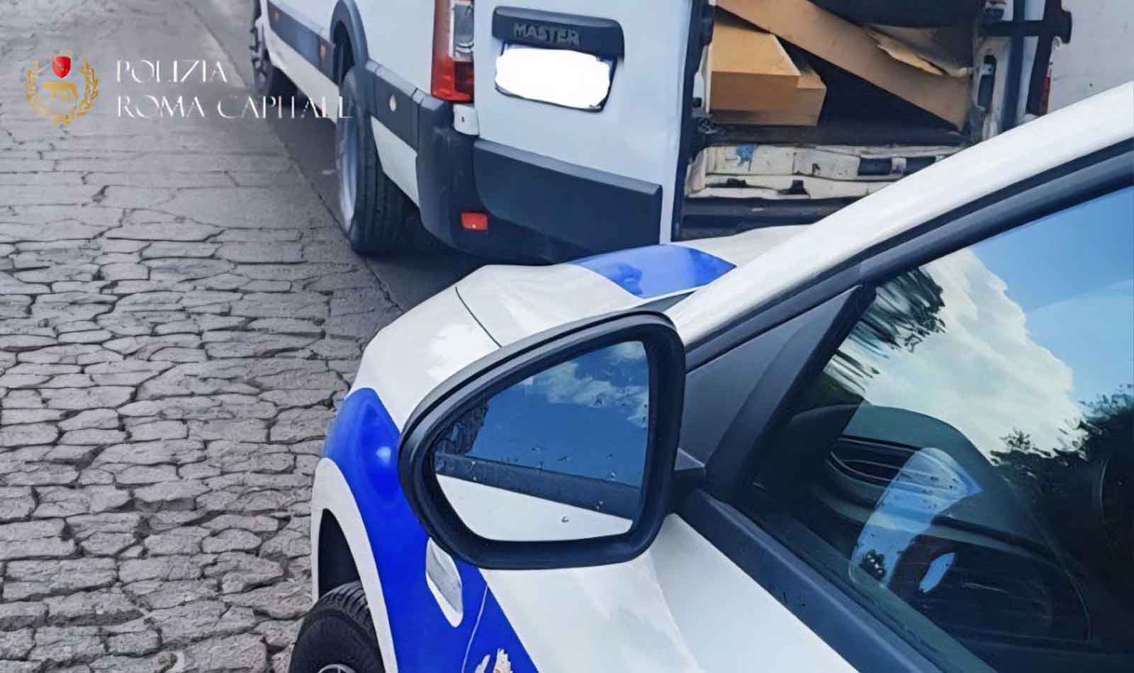 Roma, rifiuti pericolosi nel furgone