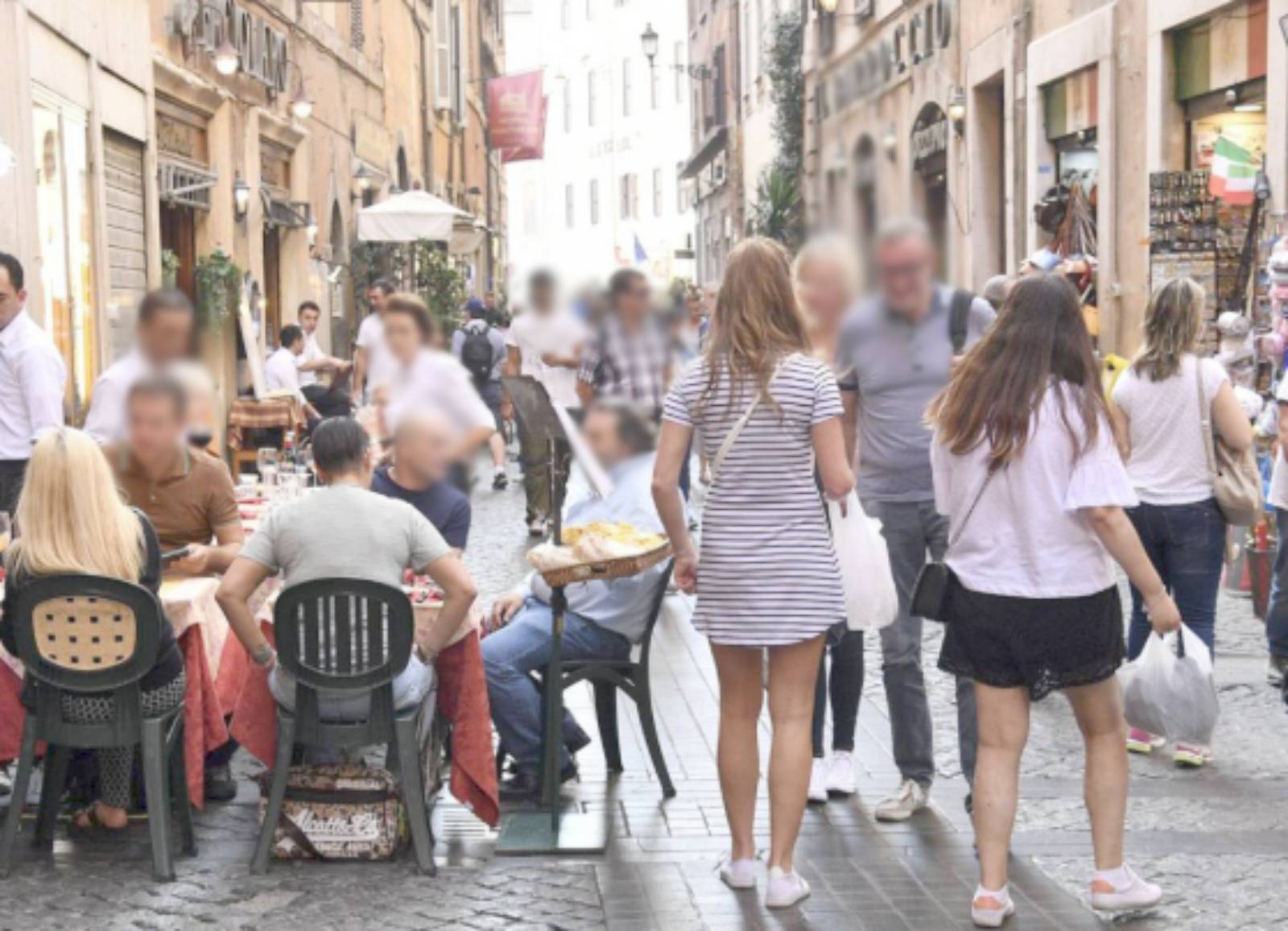 Roma, i lavoratori stagionali mancano, ristoranti in crisi, insieme a bar e stabilimenti