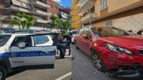 Paura a Roma, 58enne ubriaco si schianta su 10 auto in sosta e cassonetti a Talenti (FOTO)