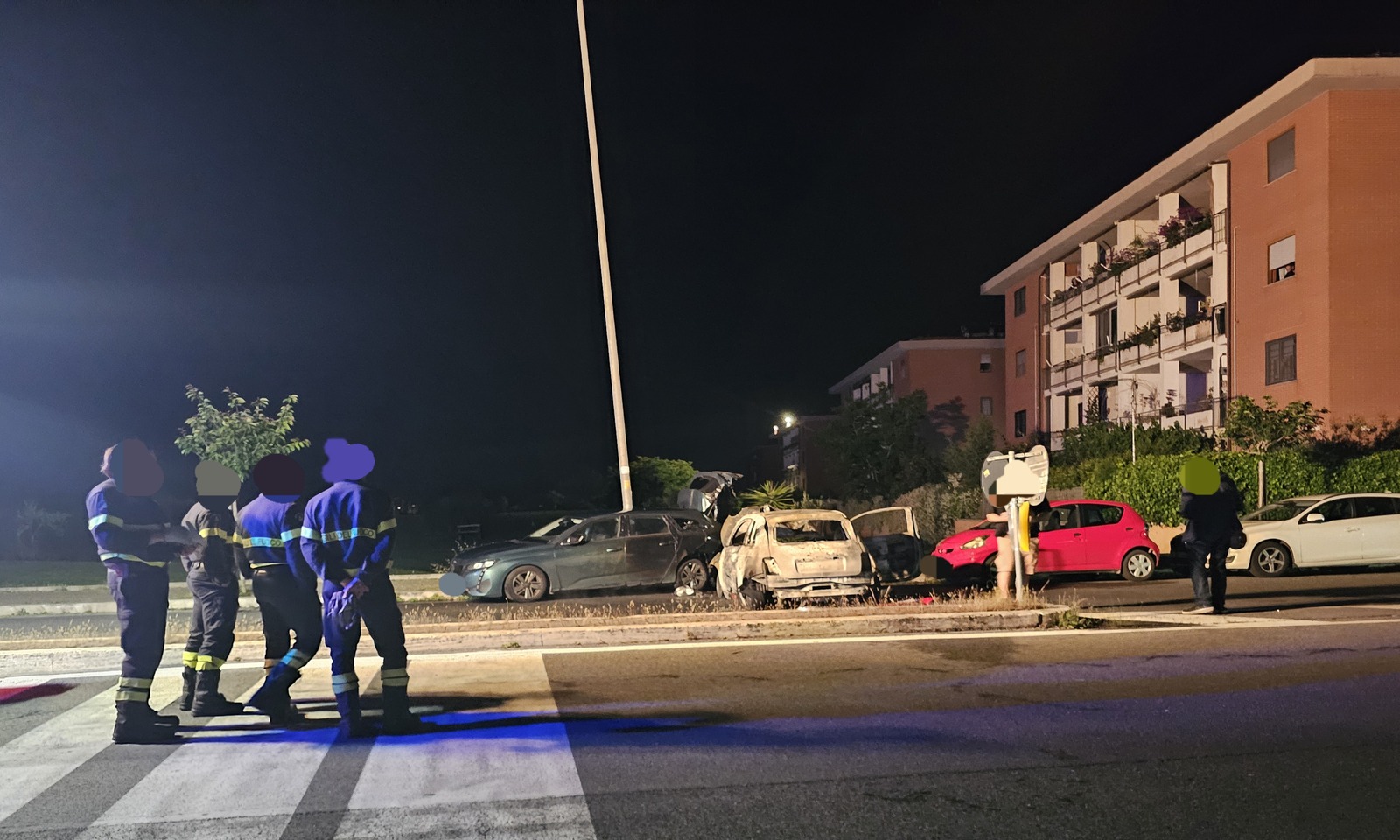 Si schianta su diverse auto in sosta a Casale Nei