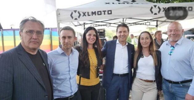 Roma, da destra, sotto il palco alla Città dell'Altra Economia: Colizza, coordinatore M5S Lazio, Taverna, ex deputata, Giuseppe Conte, ex premier, Linda Meleo, coordinatrice romana M5S, Diaco e Ferrara. Manca solo Virginia Raggi
