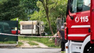 Paura a Tivoli, bruciano numerosi caravan nel campo nomadi: treni fermi da e per Guidonia