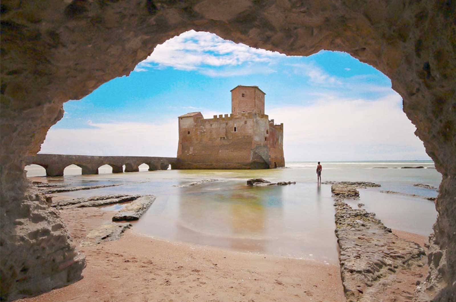 Torre Astura, uno scorcio dell'incantevole gioiello marittimo della costa del Lazio