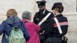 Roma, finto carabiniere truffa 81enne e le porta via tutti i soldi e i gioielli: arrestato 21enne
