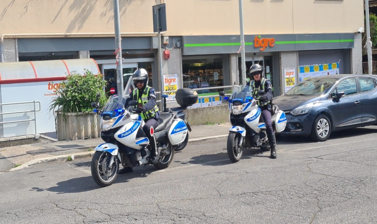 Agenti polizia locale a Ciampino