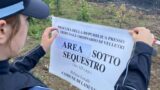 Lanuvio, blitz della polizia locale: sequestrati due terreni per roghi illeciti e un manufatto abusivo