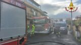 Spaventoso incendio a Fonte Nuova: in fiamme un magazzino (FOTO)