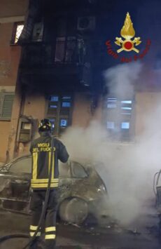 incendio auto via Corrado Cagli