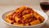 Hai mai provato la pasta alla zozzona? Il mix perfetto dei piatti più amati di Roma