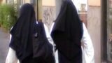 Roma, palpeggia e deruba tre suore nel parco: 40enne condannato a 2 anni e 6 mesi