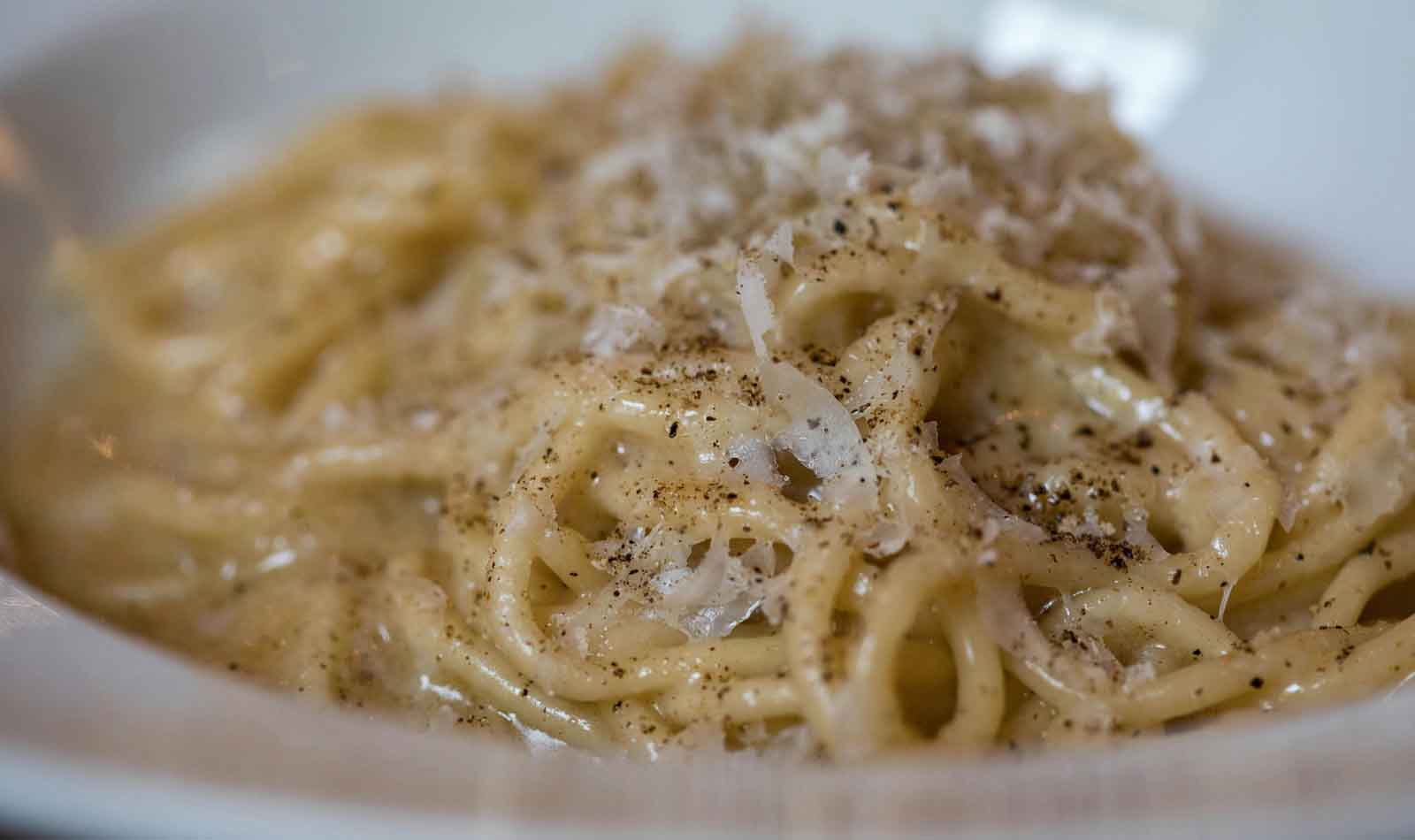 spaghetti cacio e pepe